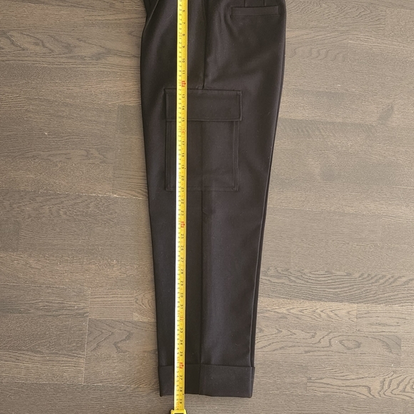 NEW High-rise trouser with cargo pockets - Picture 10 of 11